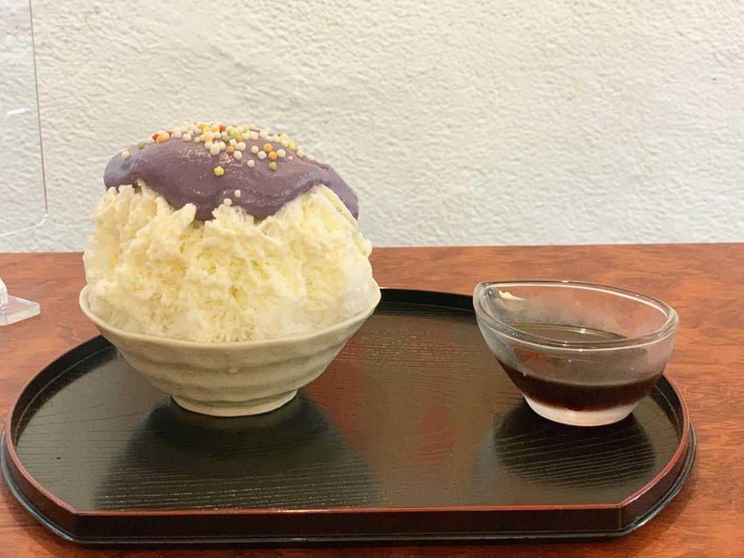 原田麻子さんのインスタグラム写真 - (原田麻子Instagram)「紫の芋 小サイズ  こちらもとても好きなやつ。 紫芋って、黄色いおいもとは明らかな違う味だよね なんかすごい好き  #かき氷#かき氷🍧#おやつ#ごはん#sweets #shaveice」10月29日 21時56分 - achakoko