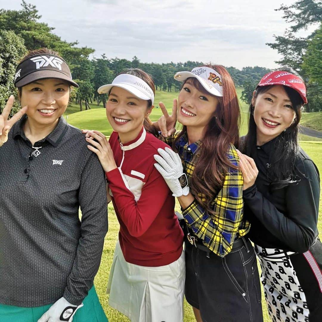 三枝こころさんのインスタグラム写真 - (三枝こころInstagram)「超ハイレベルゴルファーとラウンド⛳️ 競技会場に行けば、誰もが知っているトップアマのお二人と英美さんはプロ🏌️‍♀️ いやぁ楽しかった！ 私もつられて寄せワンが冴えてる1日でした。 久邇カントリークラブ BLUE 東40・北44・PAT31 こんな上手い人達と知り合えて、仲良くしてもらって有り難いです✨ いつか同じ舞台で闘えるように練習頑張らなくちゃ。 ショットは次の動画で⛳️ #ゴルフ女子  #ママゴルフ #競技ゴルフ #トップアマ #久邇カントリークラブ  #ラウンド #アプローチ #寄せワン #練習頑張る」10月29日 21時58分 - kokoro_golf