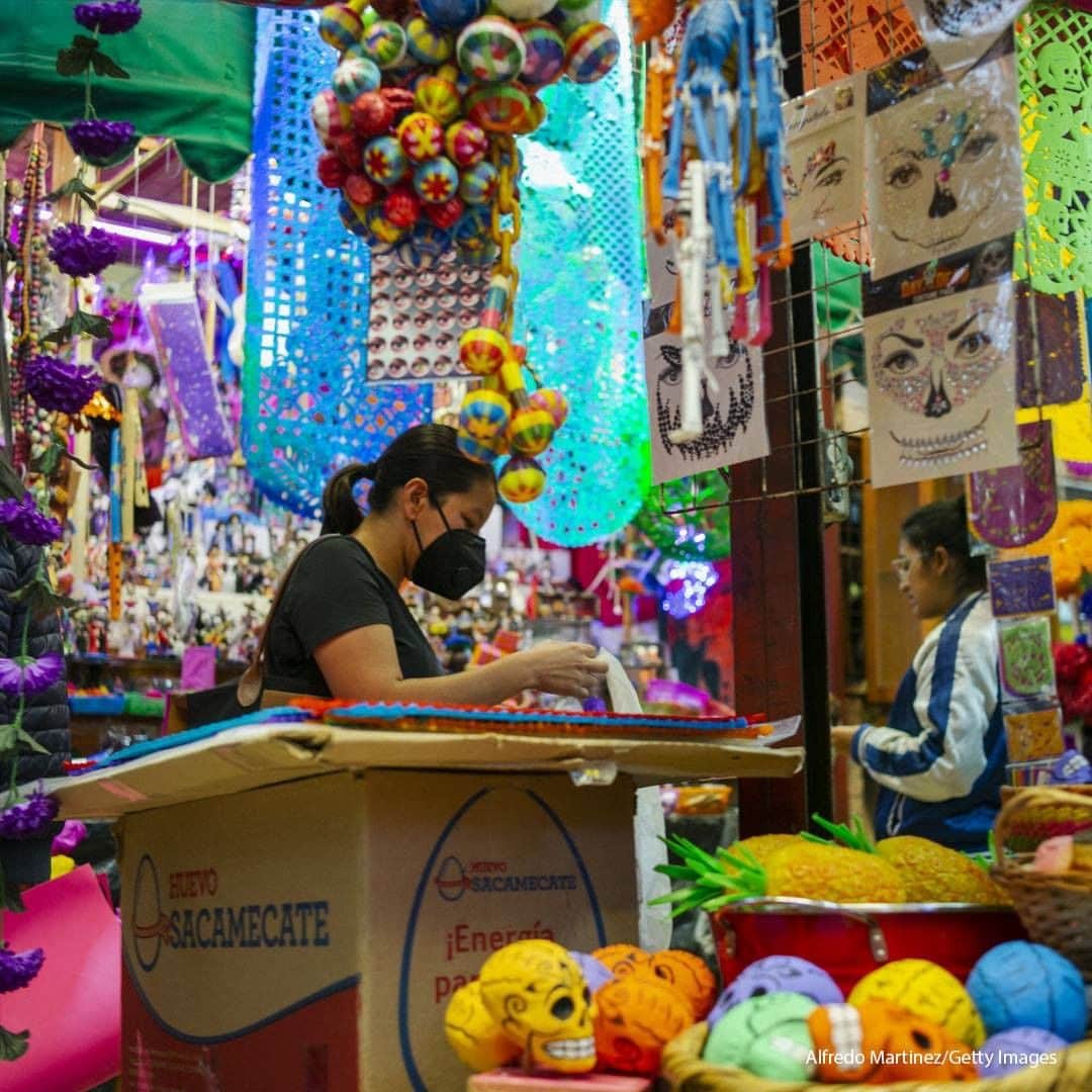 ABC Newsさんのインスタグラム写真 - (ABC NewsInstagram)「Locals buy handicrafts and decorations in the Coyoacan market ahead of Day of the Dead celebrations on October 25, 2020 in Mexico City. Considered one of the most representative traditions, the day of the dead takes place during the first two days of November when people remember those who have passed away. #dayofthedead #mexico #mexicocity」10月29日 22時00分 - abcnews