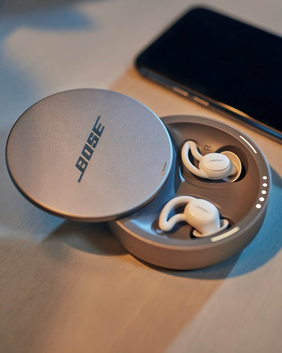 BOSEさんのインスタグラム写真 - (BOSEInstagram)「Peek behind the scenes of how we reengineered Bose #Sleepbuds II and reimagined a good night's sleep.​ Click the link in bio to learn more.」10月29日 22時00分 - bose