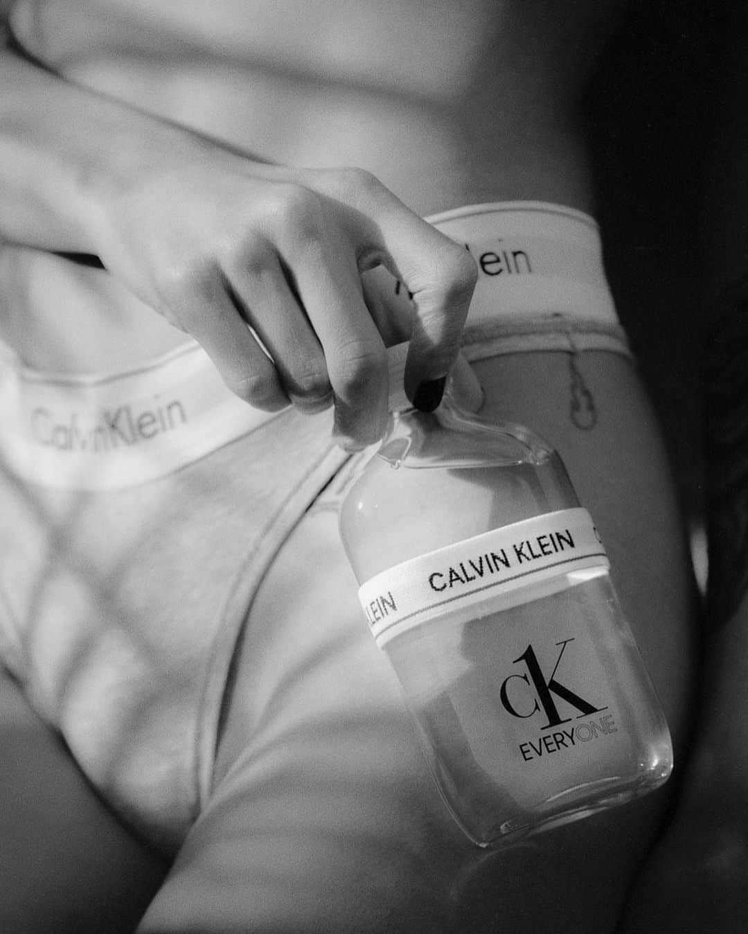 Calvin Kleinさんのインスタグラム写真 - (Calvin KleinInstagram)「The genderless fragrance. @lulabanchero in CK Everyone Eau de Toilette. By @triplab.   Shop now. Link in bio.   #CKEVERYONE #CKFRAGRANCES」10月29日 22時01分 - calvinklein