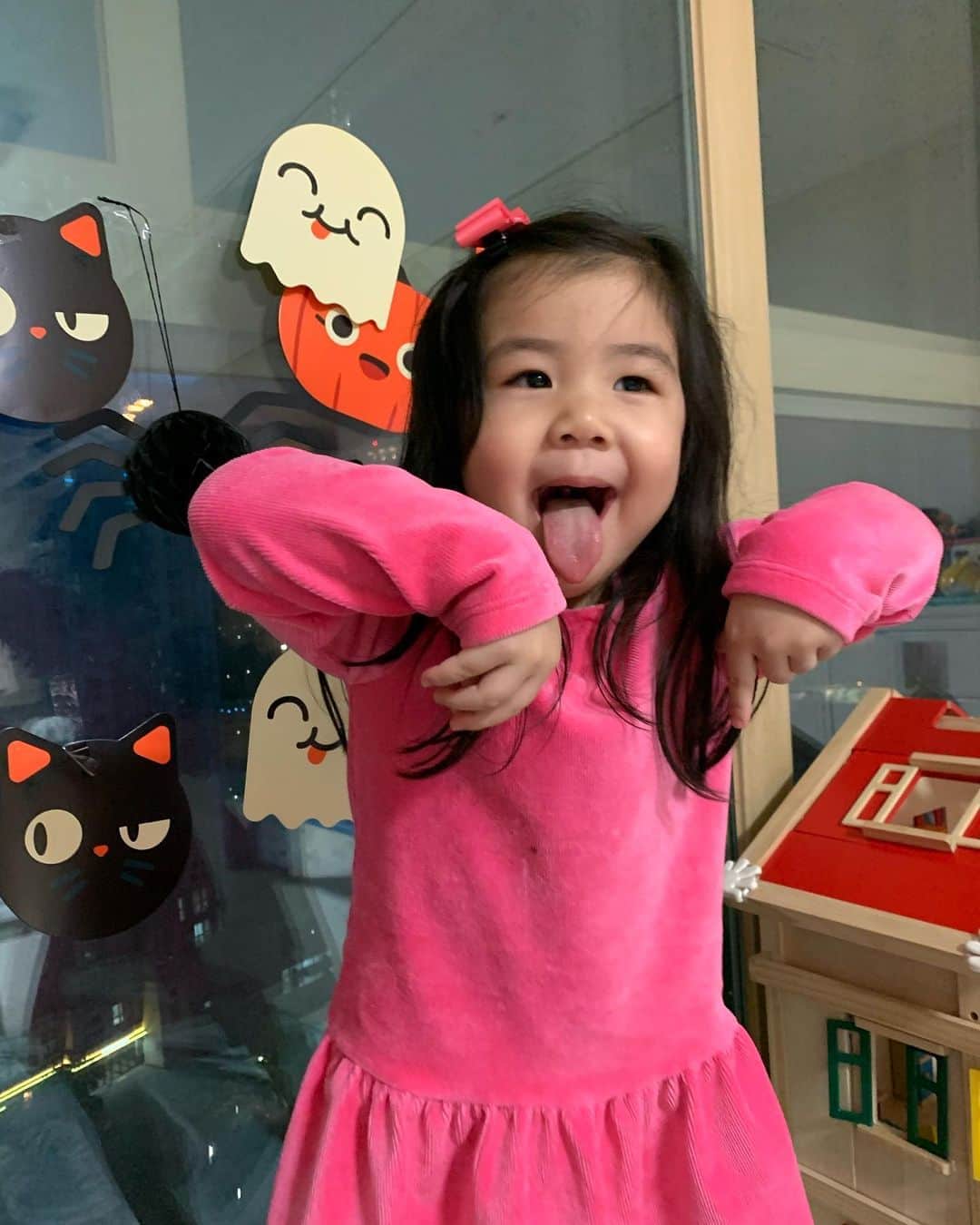 キム・ビヌさんのインスタグラム写真 - (キム・ビヌInstagram)「🎃 소소한 할로윈 👻  #우리딸이찍어준사진 #행복  #가족」10月29日 22時07分 - binwoos