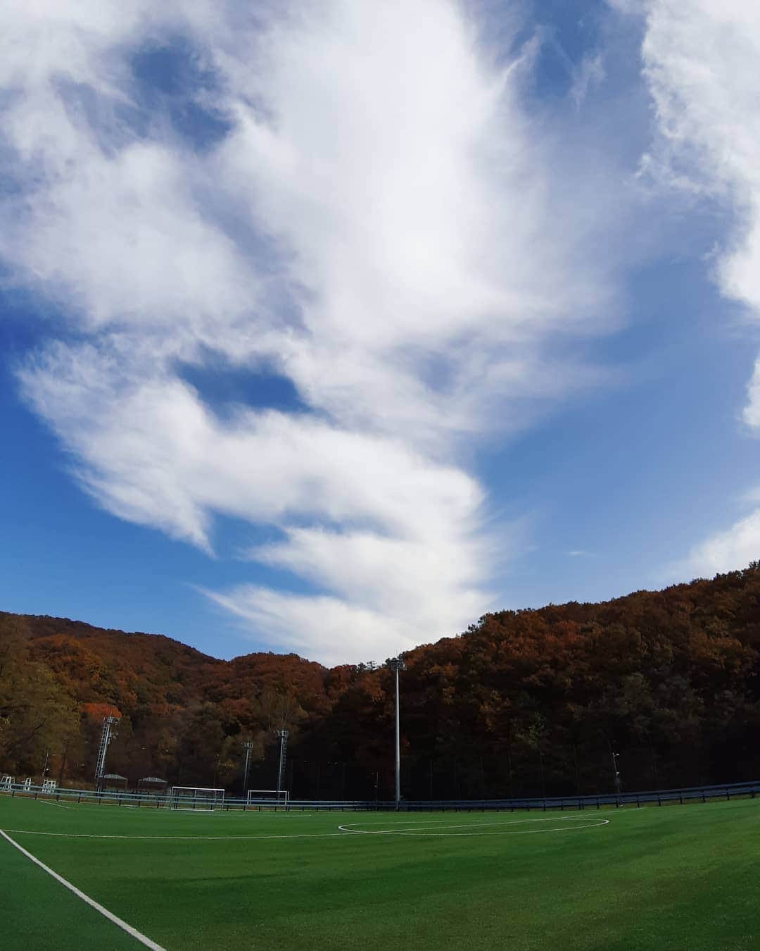 のインスタグラム：「20201029🍁🍂⚽️ #오늘#今日#秋#today」