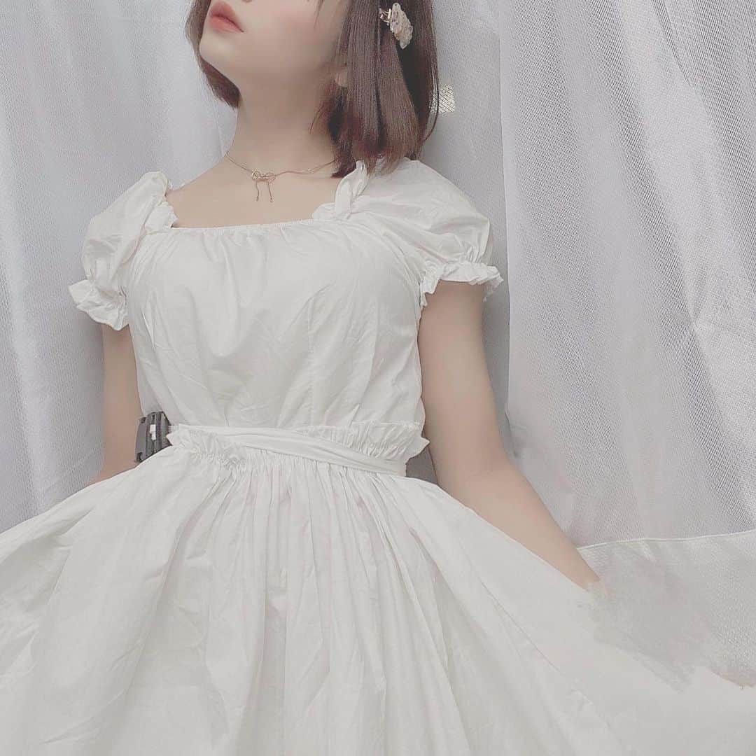 大橋あかりのインスタグラム：「🐏♡ one-piece @_ruruofficial_  ・ ・ 先日 @pooleye_omotesando  さんに行ってきました☁️ まつ毛のケアいつもありがとうございます𓂅 パリジェンヌするとお目目がぱっちりなります꙳𓏗𓏗 @1i1k2.1h」
