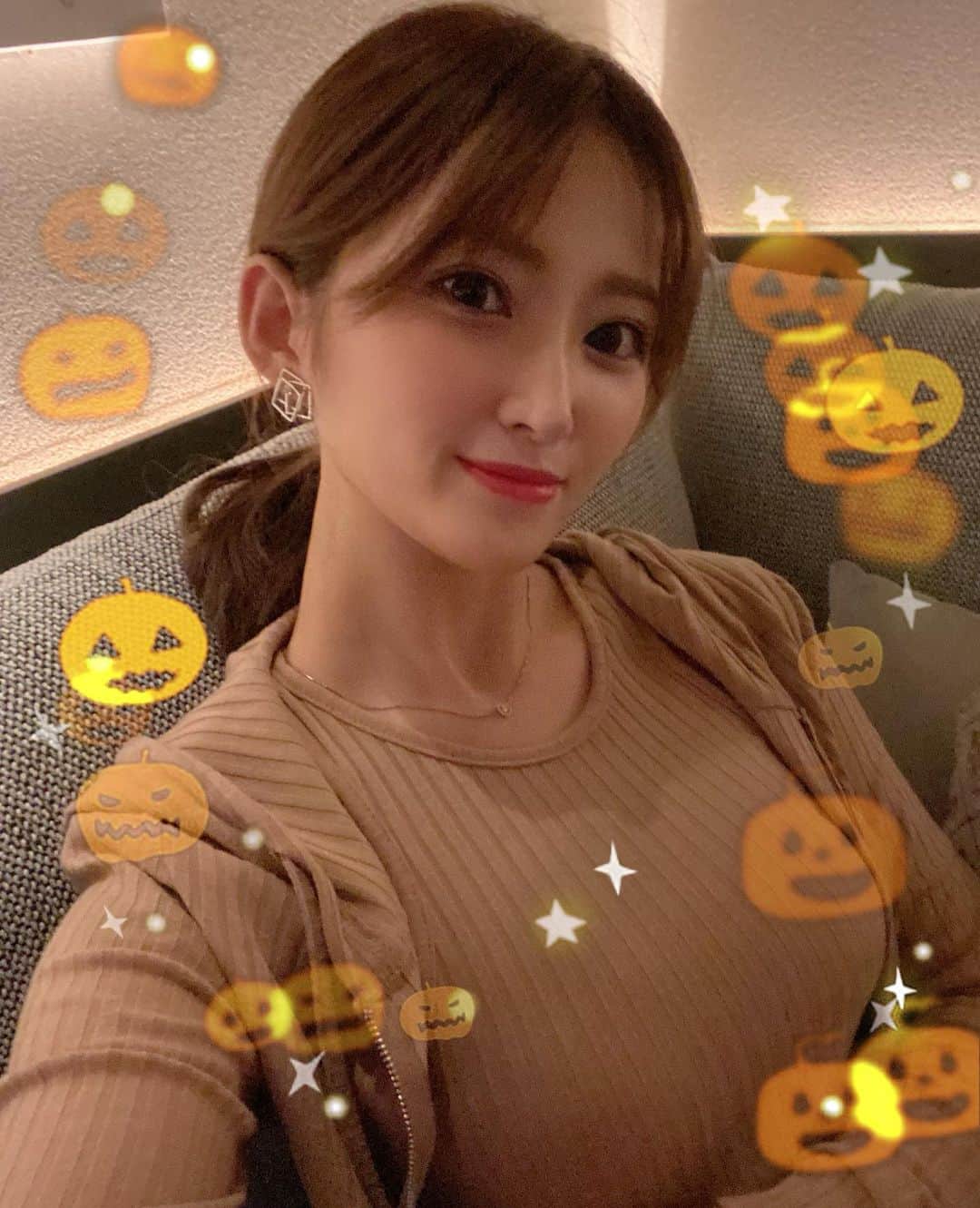宮崎華帆さんのインスタグラム写真 - (宮崎華帆Instagram)「_ Halloweenスタンプと私🎃🦇🕸 今年のHalloweenも楽しくなりそう😎❤ .  #goodnight#portrait #beauty#japanesegirl  #インスタグラビア#グラビア#グラドル #gravure#그라비아#性感#泳衣#性感内衣 #Japan#girls#令和の女豹」10月29日 22時18分 - seto09nami