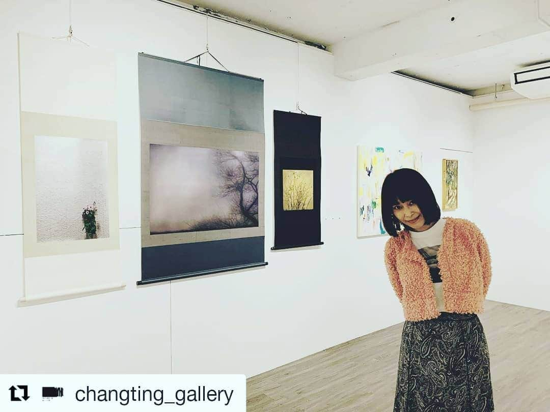 大塚咲さんのインスタグラム写真 - (大塚咲Instagram)「#Repost @changting_gallery (@get_repost) ・・・ 今日大塚咲様　@otsukasaki_ がご来場いただきました。ありがとうございます。  明日も13時から  #命展 #生命展 #長亭ギャラリー #长亭画廊 #changtinggallery #長亭gallery  #日本橋久松町 #裏千代田 #アート #art #現代アート #Contemporaryart #現代美術 #ギャラリー #gallery #artgallery #アートギャラリー #美術手帖」10月29日 22時18分 - otsukasaki_