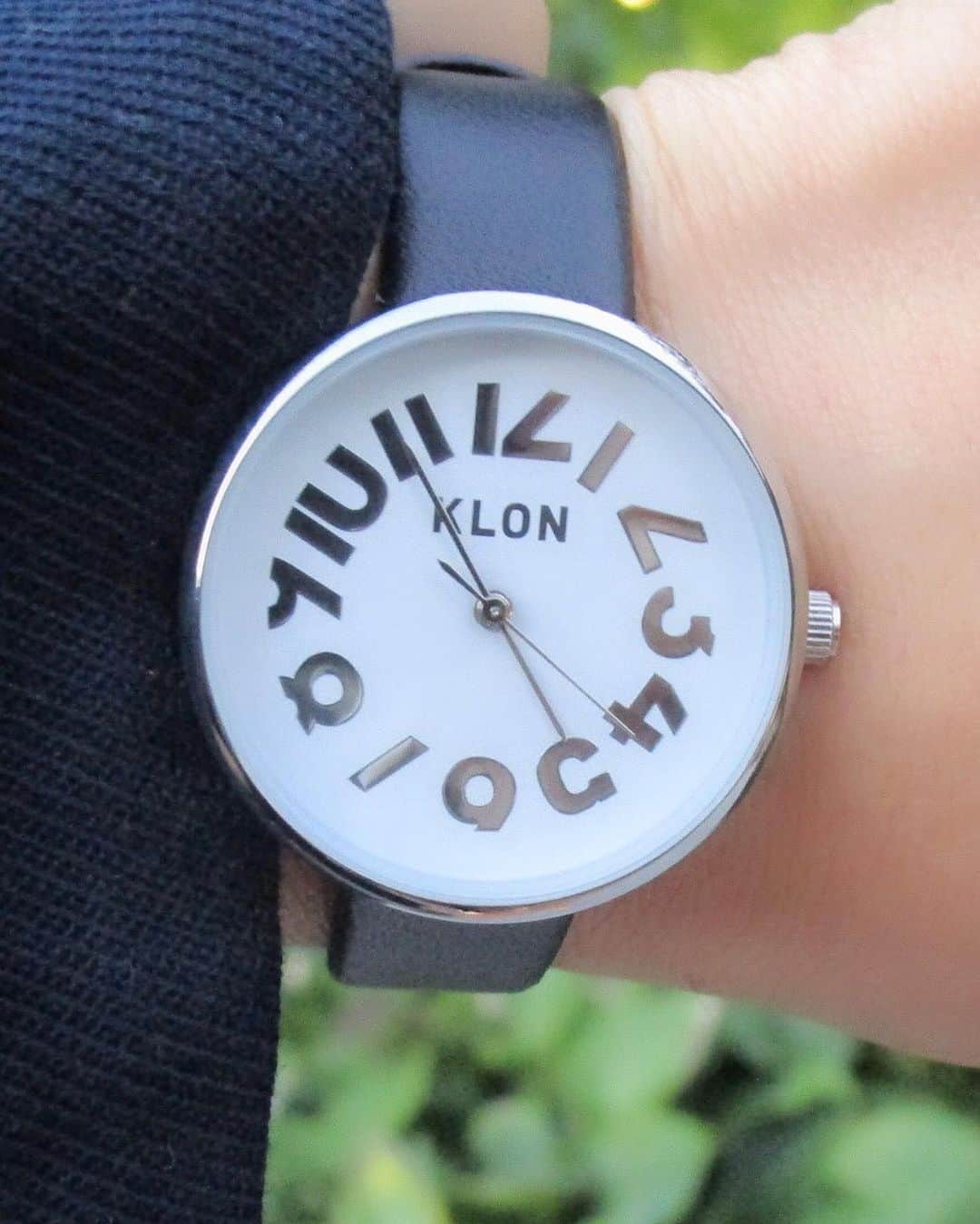 神谷明采さんのインスタグラム写真 - (神谷明采Instagram)「本日もお疲れさまです😊 おばあちゃんから貰ったコートにいつもと違う時計をしております🕰 いつもと違う、髪の巻き方をしており、新鮮な一日でした🥦  #KLON #KLONwatch #腕時計 #your_klon」10月29日 22時19分 - asa_kamiya