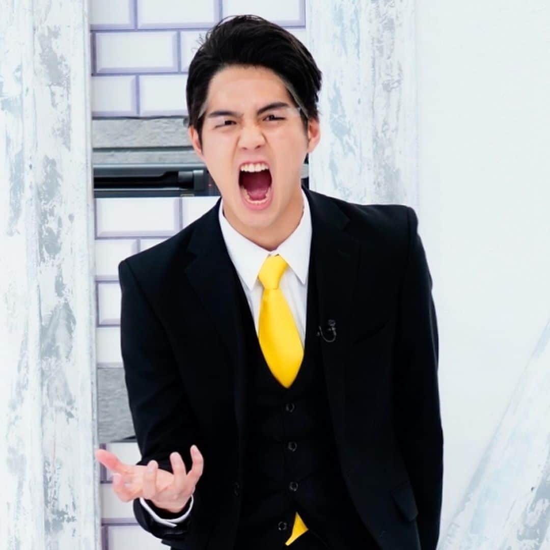 GENERATIONS高校TVのインスタグラム：「🎃GENE高ハロウィン仮装大会🎃﻿ ﻿ 涼太は霜降り明星 粗品さんに変身🥩﻿ ﻿ ツッコミキレッキレ👏﻿ 即興コントで見事オチを﻿ つけてくれたシーンは放送で🐶﻿ ﻿ 公式Twitter﻿ @gene_kou で検索🔍﻿ -----------------------------------﻿ #gene高 #ジェネ高 #generations高校tv #gene #generations #ジェネ #ジェネレーションズ #generationsfromexiletribe #ldh﻿ #白濱亜嵐 #片寄涼太 #数原龍友 #小森隼 #佐野玲於 #関口メンディー #中務裕太 #ジェネ犬 #霜降り明星 #霜降り明星粗品 #粗品」