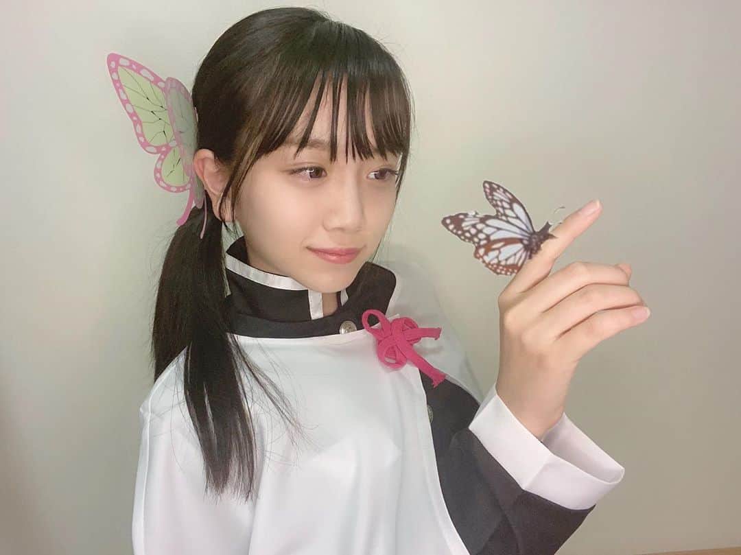 のインスタグラム：「🦋 ・ 初コスプレ❕ ・ カナヲちゃんのコスプレをしました🥺 ・ ・ #栗花落カナヲ #コスプレ #鬼滅の刃 #サイドポニーテール #カナヲちゃん #カナヲ #サイドポニー」