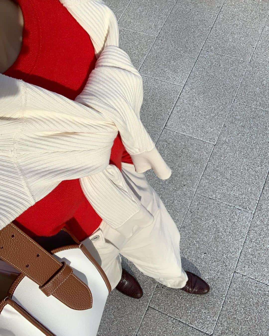 佐藤優津季のインスタグラム：「🎅🏻🌹🎅🏻🌹 #ootd ❤︎ #knit #vintage  #pants #bacca #shoes #adevivre」