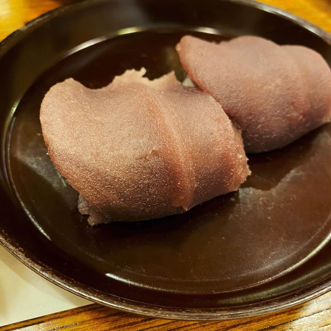 畑亜貴さんのインスタグラム写真 - (畑亜貴Instagram)「一口だけ赤福食べたい…という願いが叶う赤福茶屋って素敵だなと思った今日のおやつです。 #アキハタもにゅもにゅ愛」10月29日 22時40分 - akihata.jp