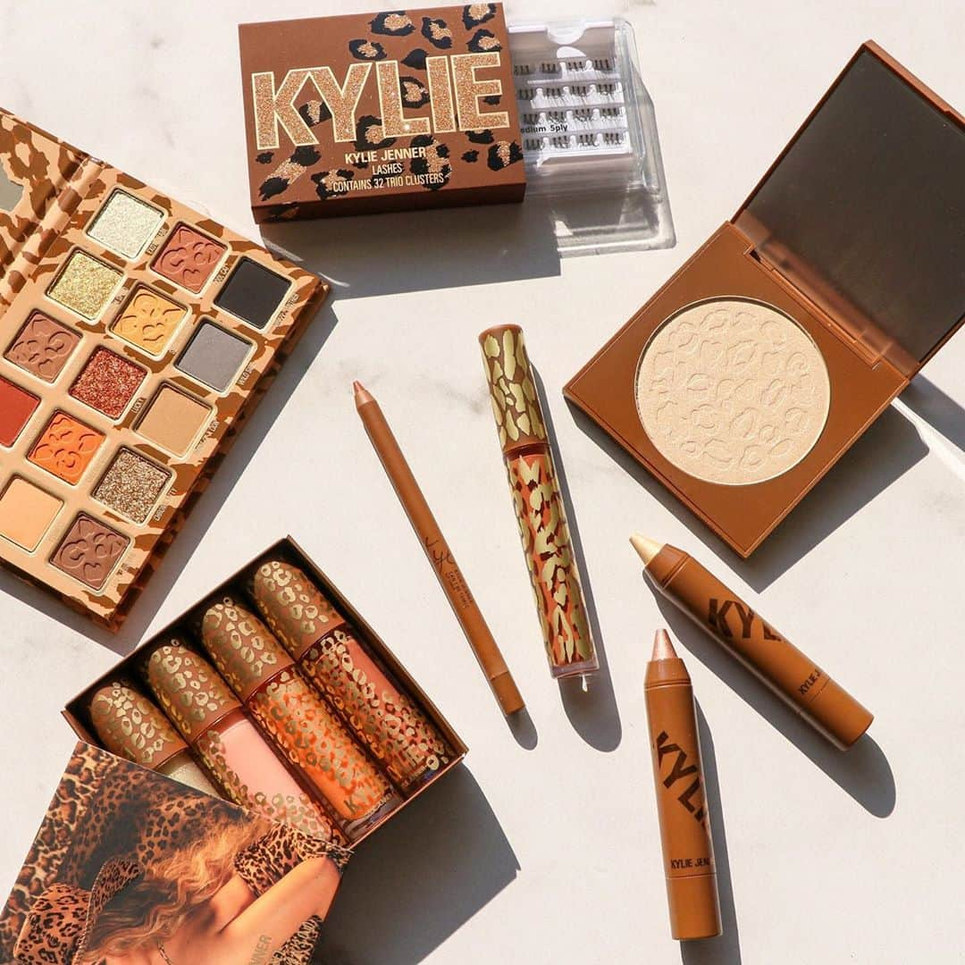 Kylie Cosmeticsさんのインスタグラム写真 - (Kylie CosmeticsInstagram)「create endless fall looks with our new collection 🍂🤎 grab it before it's gone now on kyliecosmetics.com ✨」10月29日 22時45分 - kyliecosmetics