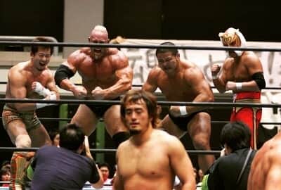 金本浩二のインスタグラム：「お～い😅田口～ 無視すんなやぁ～ こっち向けや～のポーズ😁💦」