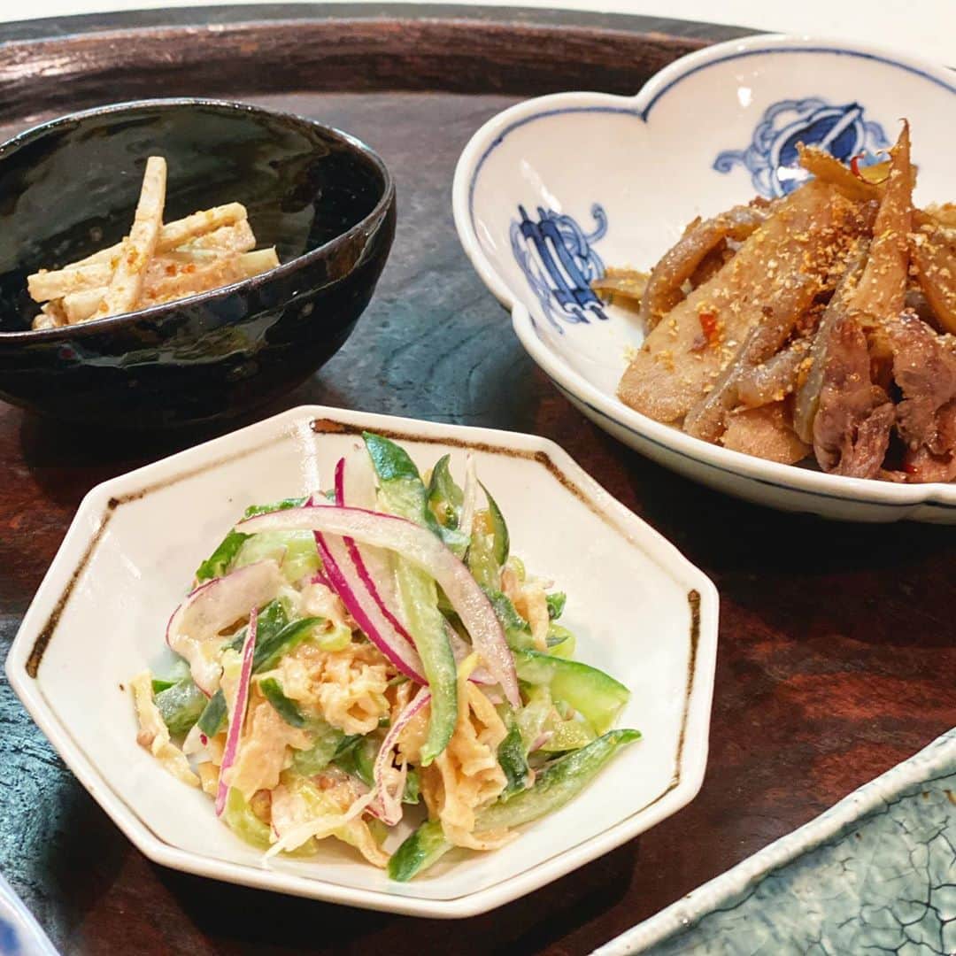 松本孝美さんのインスタグラム写真 - (松本孝美Instagram)「#秋刀魚の塩焼き   脂は乗り切っていないけど 見たら辛抱できず  あとは  牛とごぼうの #きんぴら  またまたごぼうだけど #酢ごぼう  昨日のサラダとほぼ一緒 鶏モモのかわりに #切干大根  #さつま芋のレモン煮  #あおさのお吸い物   #和食#秋刀魚#切干大根のサラダ#ごぼう#さつまいも#あおさ」10月29日 22時53分 - t_mimi1414