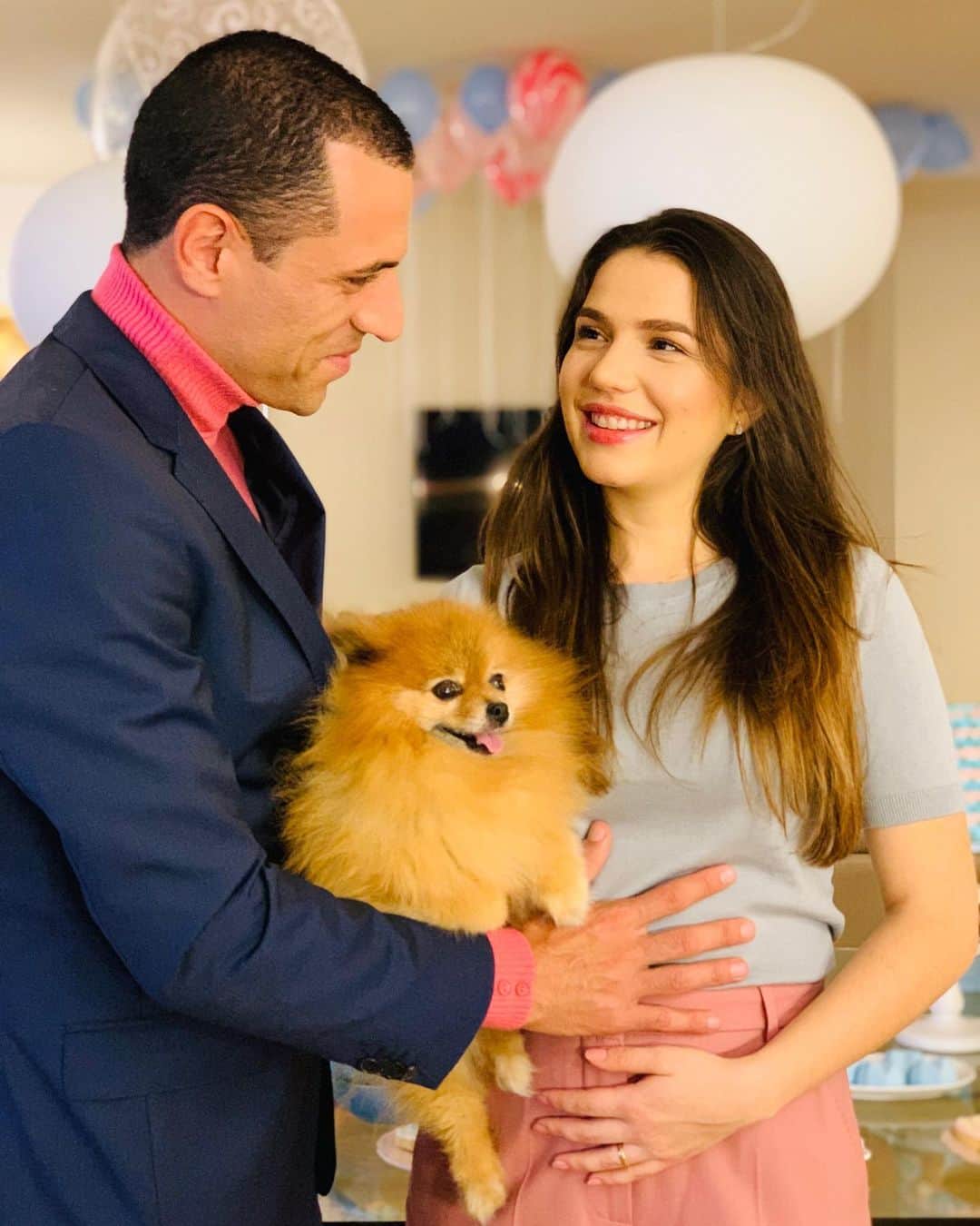 ロムロ・ソウザ・オレステス・カルデイラのインスタグラム：「🤰 =  Joaquim ou Rebecca??? 🤷🏻‍♂️🤷🏼‍♀️」