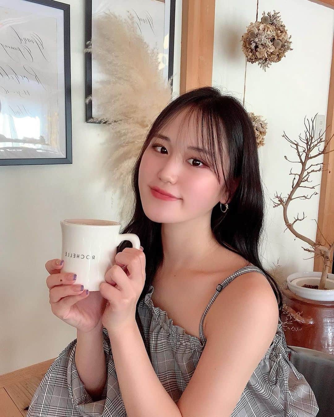 AKARIのインスタグラム：「#rochellecafe  完全予約制だからインスタからdmでランチセットと いちじくパフェお願いしておいた🦥⭐︎ メニューは毎回違うみたい🤤  他のスイーツも全部美味しそうだったからここは絶対また行きたいなー💓💓💓」
