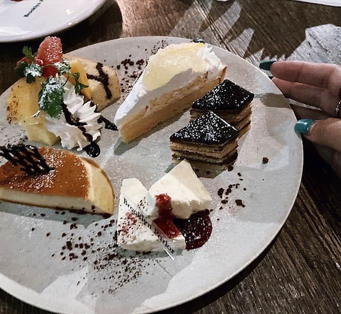 えまぽち(穂波エマ)のインスタグラム：「最近甘いのたべるようになってきた \❤︎/」