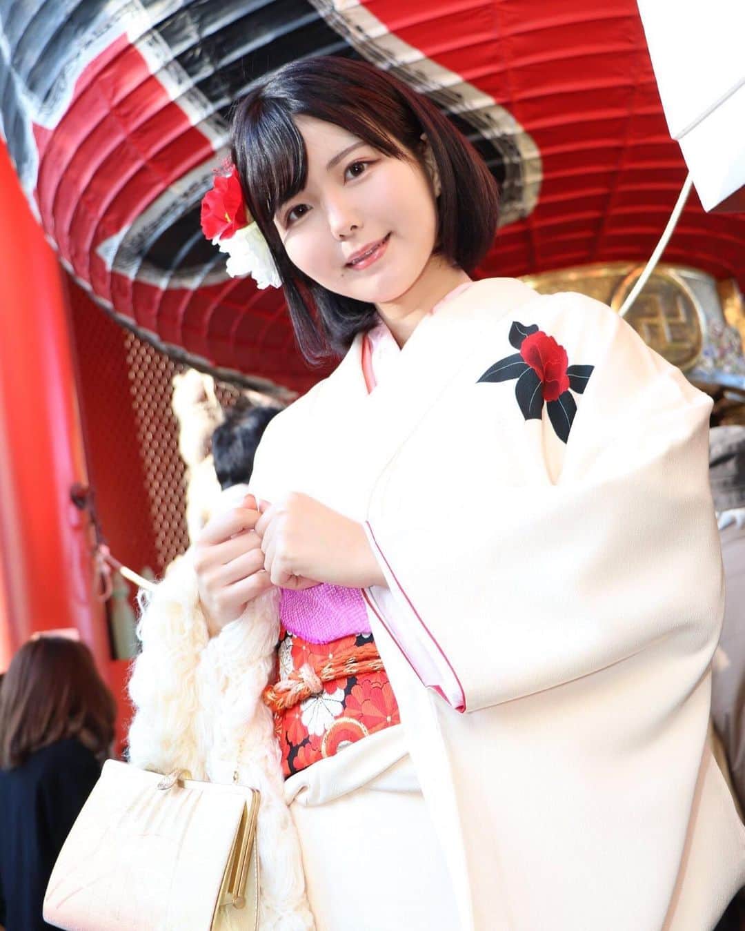 九条ねぎ あぴるさんのインスタグラム写真 - (九条ねぎ あぴるInstagram)「This is a picture of last year. My grandmother put on a kimono. And it is my favorite kimono👘💖 I took a picture in Asakusa.  . 今日は　#和服の日  みたいなので去年の1月に着物撮影会をした時の写真を載せます☺️ 懐かしいです✨ おばあちゃんが着付けをしてくれました、お気に入りの着物です❤️ . #kimono #asakusa #👘　#ポートレート　#浅草　#着物　#japanesegirl」10月29日 23時06分 - negi_kujyo