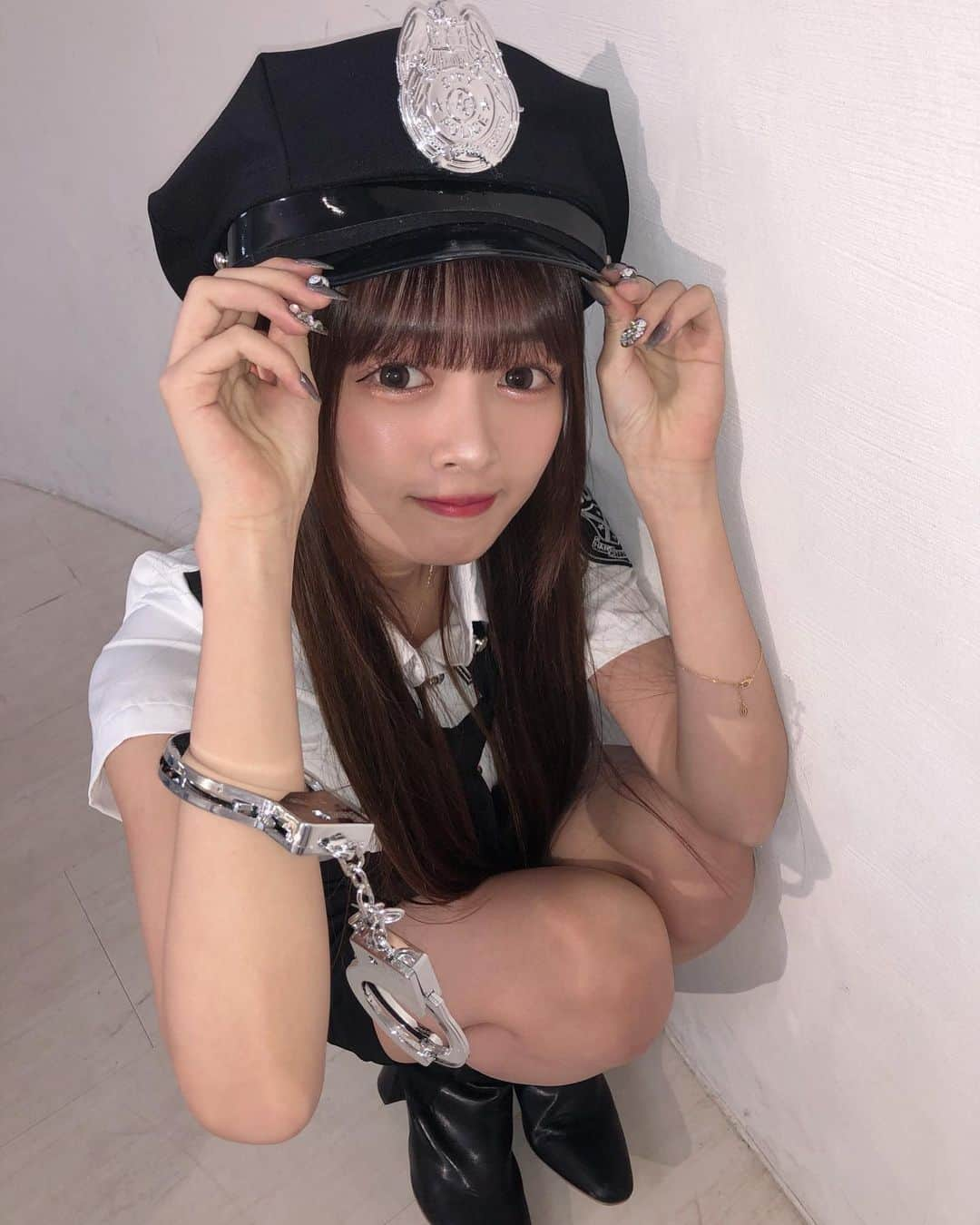 谷岸玲那さんのインスタグラム写真 - (谷岸玲那Instagram)「何枚目が好き？ ポリスの仮装した🥺💕  #Halloween #ハロウィン  #ゲーム女子 #ポリス #コスプレ #cosplay #instagood」10月29日 23時21分 - renatanigishi