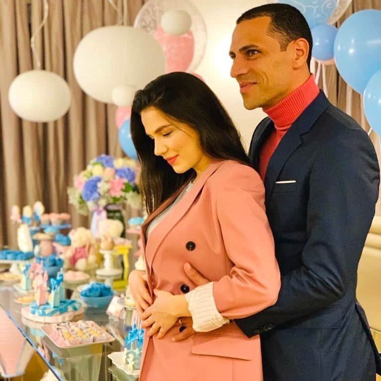 ロムロ・ソウザ・オレステス・カルデイラのインスタグラム：「🤰 Joaquim ou Rebecca?! 🔵 ou 🟣???」