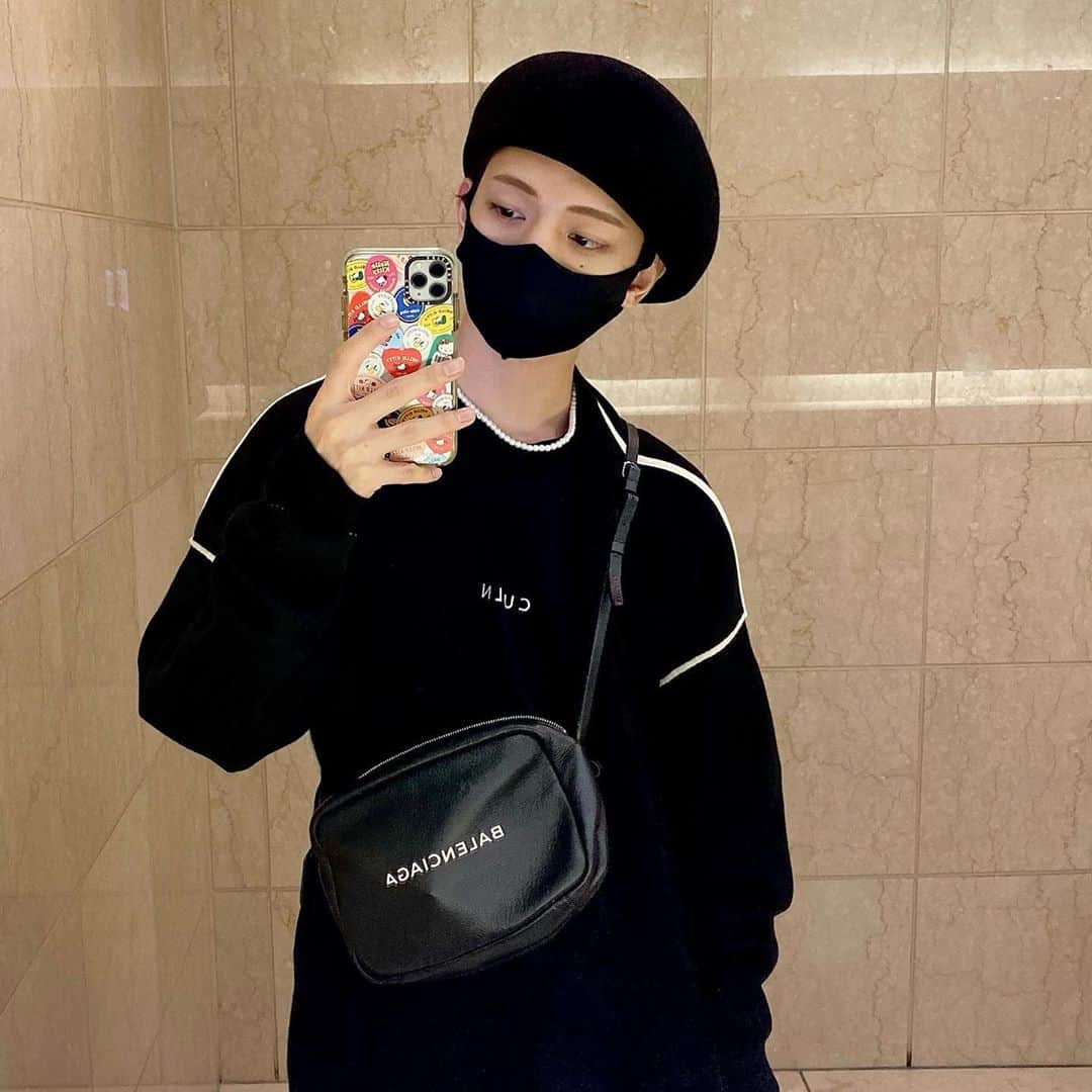 こんどうようぢのインスタグラム：「まっくろくろすけ😎」