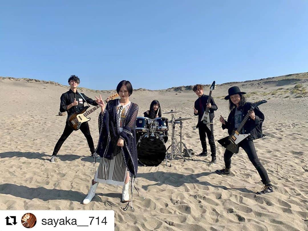 奥野翔太さんのインスタグラム写真 - (奥野翔太Instagram)「観てね😇  #Repost @sayaka__714 with @get_repost ・・・ . 壮大で最高なMVが出来ました...！ . #山本彩 #新曲 #against #mv  #オフショット #チームsy」10月29日 23時34分 - weaver_bass