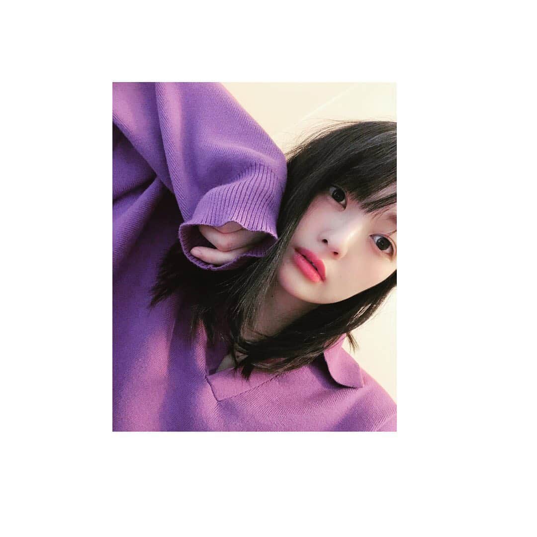 小森真理子のインスタグラム：「変な夢見る日ってありますよね  今朝見た夢。 腕にタトゥーを入れなきゃな仕事だったんです。(謎) 文字でなければならないと言われて自分がカッコイイと思う言葉なんでもリクエストして下さいっていわれて 出てきた綴りが  ratatouille  ラタトゥイユ......  なぜかこれをリクエストしてしまい 途中後悔するのですがもう彫り始めてるから変更ができない。(あと茄子とトマトの絵の追加しか無理といわれた) 生涯右腕にラタトゥイユを刻むことになったという夢でした。 夢の中で悔しさでめっちゃ泣いた。 ...私疲れてるのでしょうか。 そして今夜はどんな夢を見るのでしょうか。  久々の近影と共に📸おやすみなさい。」