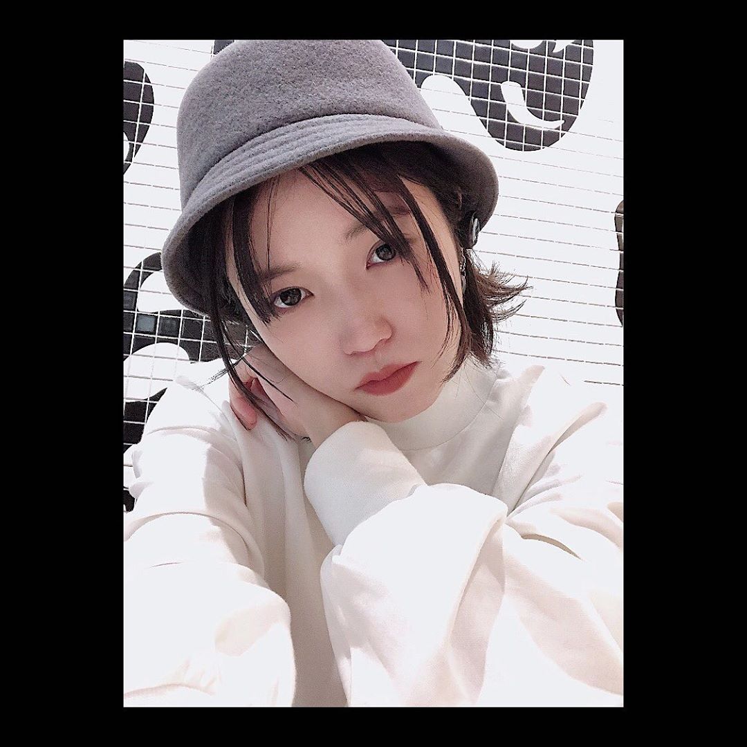美山加恋のインスタグラム：「#maybelline  #メイベリン  #maybellinesuperstaymatteink  いただきました  あにレコTVの収録で使わせていただきました📺 ぜんっぜん落ちなくて良かった〜 コーヒーの香りがする‼︎  この時はパキッとしすぎないように真ん中の275番と右から二番目の260番を混ぜてみました☺︎」