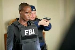 フローレンス・カサンバのインスタグラム：「Alarm für Cobra 11- Most wanted. Heute 21:00 Uhr auf RTL. FBI Agentin Karen Morris #florencekasumba nimmt mit Hilfe von ungarischen Polizisten Semir, Paul und Gabor in Budapest fest. Bild: MG RTL D/ Guido Engels」