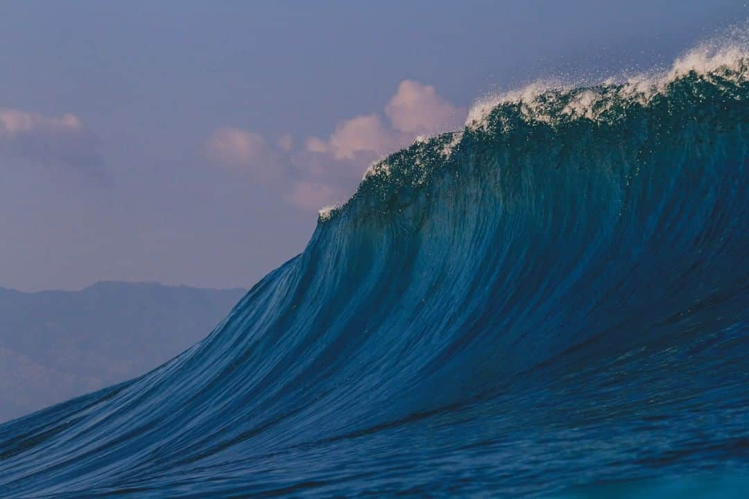 surflineさんのインスタグラム写真 - (surflineInstagram)「Fleeting moments at Pipeline.  📷: @miahklein」10月30日 0時00分 - surfline