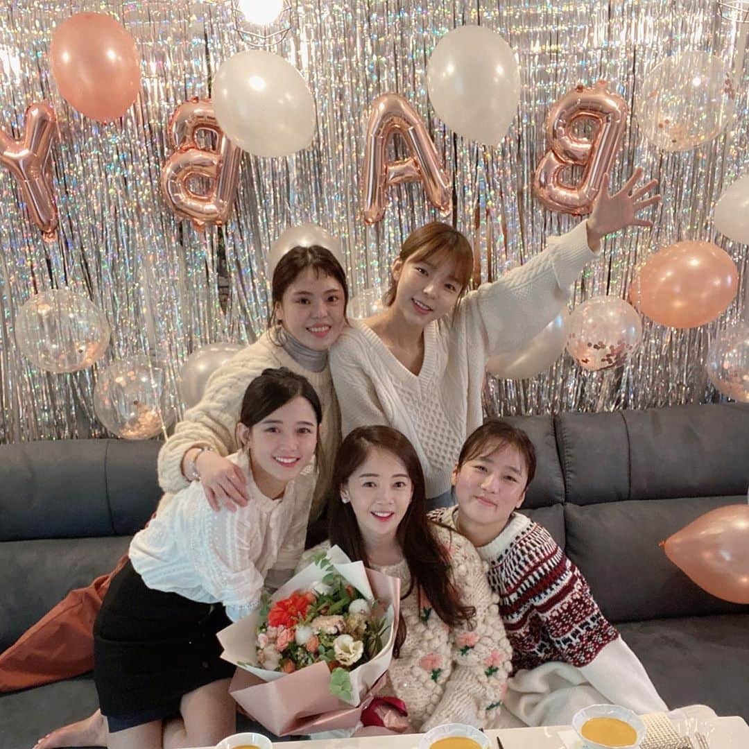 キム・ミニョンのインスタグラム：「내 선물들💝✨ 심쿵아, 어서와 세상은 처음이지?👼🏻  #babyshower #첫조카」