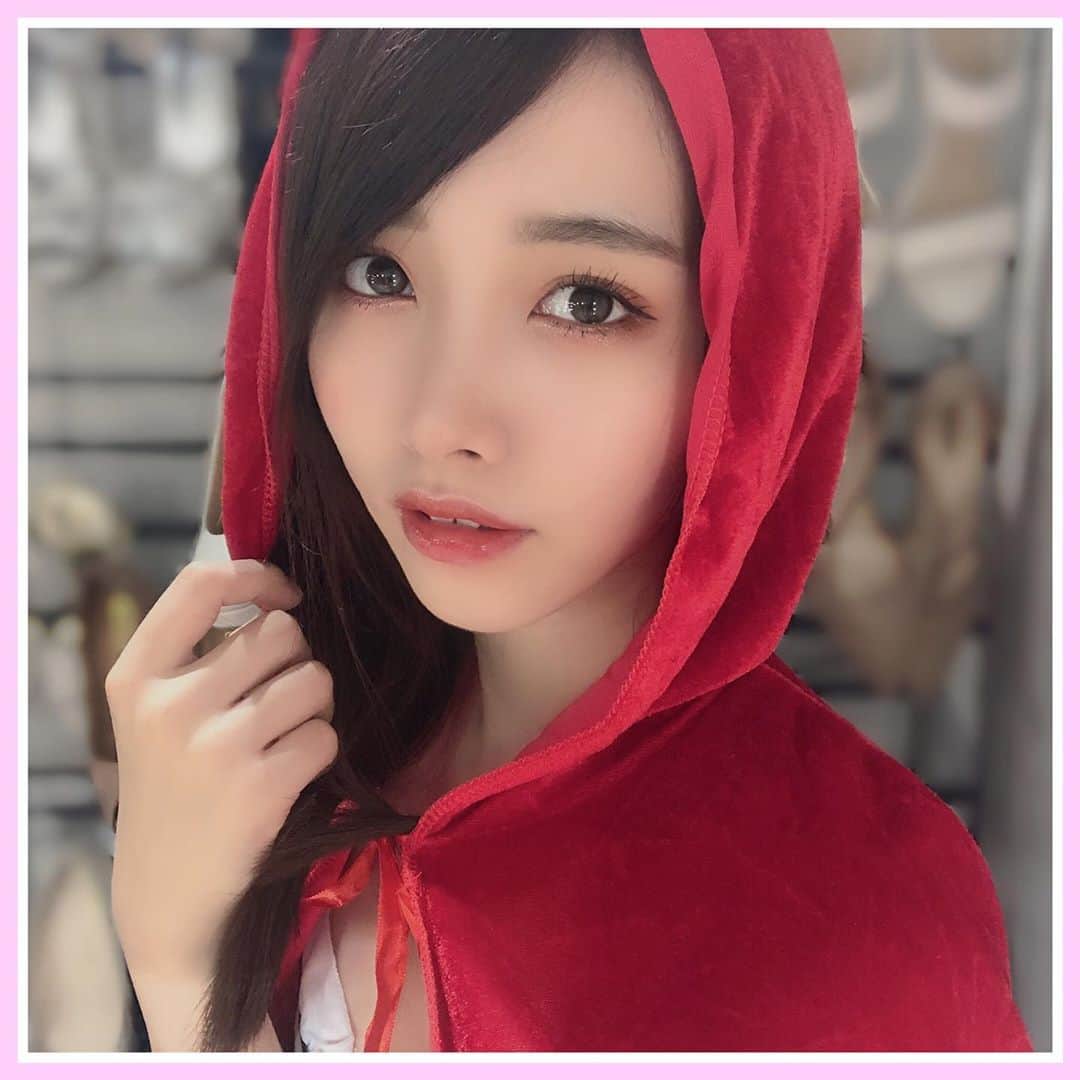 のインスタグラム：「赤ずきんちゃん… #happyhalloween #ハロウィンコスプレ #ハロウィン #コスプレ #cosplay #cosplaygirl #selfie #sexy ﻿ #made #meido #コスプレ  #twintale  #自撮り #自撮り女子 #selfie #selfies #셀카 #셀카그램 #自拍」
