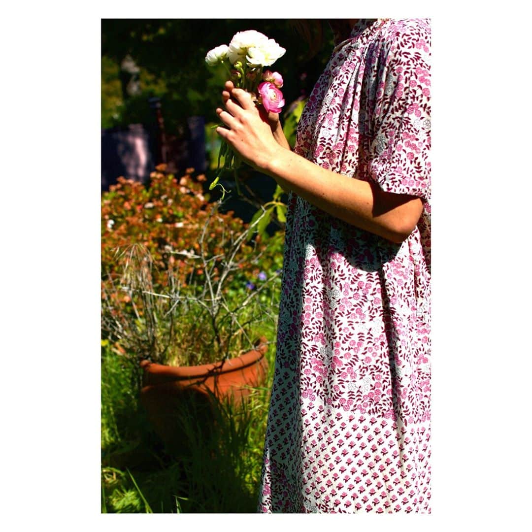 のインスタグラム：「Autumn light ✨🌞✨ ...seen here our Aisha Harini Dress... ~link in bio for more~」