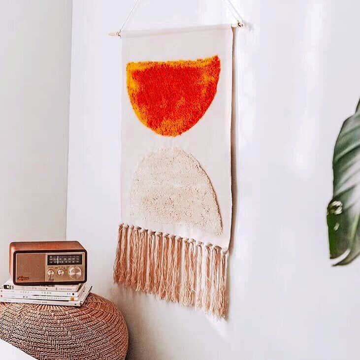 チップ＆ペッパーのインスタグラム：「Warm colors for a cozy home.  . . . . . . . . #scandi #stylraven #apartmenttherapy #interior #industrial #myinterior #bohemian #bohostyle #natural #hygge #brickwall #bohohome #bohodecor #modernbohemian #kitchenideas #modernkitchen #morninglight #interior4all #americanstyle #woodenhouse #interior123 #interior4inspo #interior_delux #interiordesign #hangingchair #swing #scandinavian #mynordicroom #farmhouse」