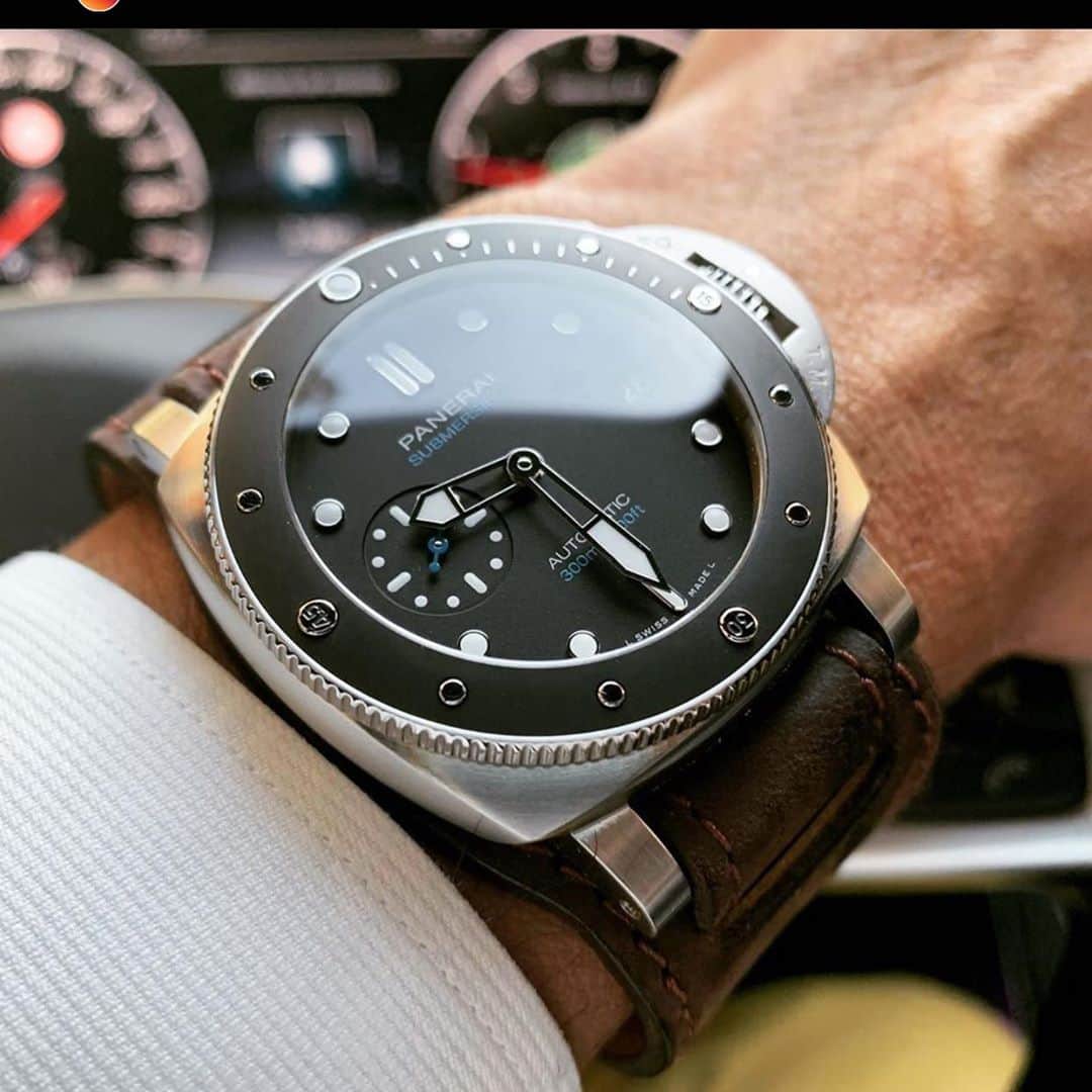 パネライのインスタグラム：「What do you guys think of bund straps? Like the one found here on the #Panerai #PAM683 Submersible. Pic by @watchgeek4 #paneraicentral」
