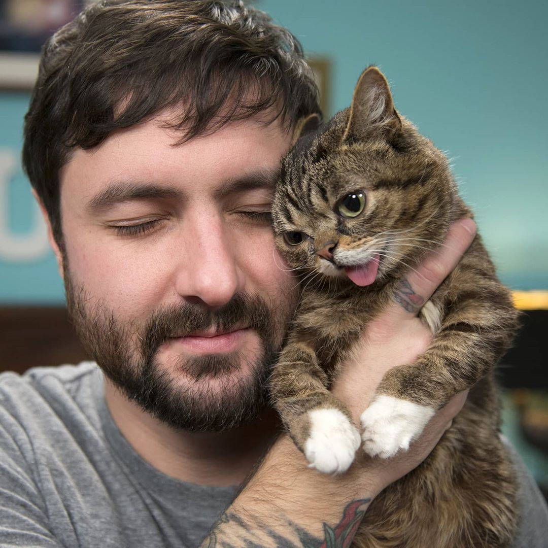 Lil BUBさんのインスタグラム写真 - (Lil BUBInstagram)「Today for National Cat day, our family is pleased to announce that Lil BUB's Big FUND for Special Needs Pets has fully transitioned from its original home at the @aspca to our own non-profit. When we started the FUND with the ASPCA in 2014, we never dreamed that it would have such a huge impact on special needs pets nationwide. In those four short years we raised and administered over $425,000 in grants to shelters nationwide. We are looking forward to continuing BUB's legacy by growing and expanding in the years ahead. To learn more about Lil BUB's Big FUND and make a donation, please visit the link in BUB's bio. #bestjobbub #lilbub #lilbubsbigfund」10月30日 0時13分 - iamlilbub