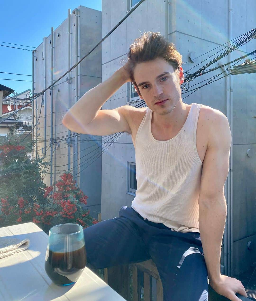 Anton Wormannのインスタグラム：「おはようございます✌️ Great sunlight on my new balcony ☀️ First morning coffee here, priceless ❤️☕️ #DIY #Sangenjaya  #diyproject #BradderHq  #一戸建て　#リフォーム」