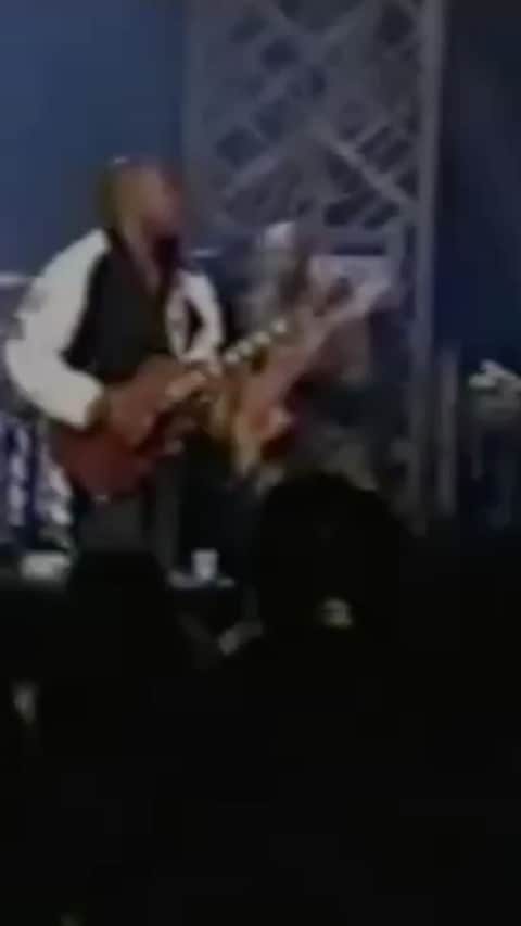 ワイクリフ・ジョンのインスタグラム：「Jamming with #theedge #ericclapton #carlossantana #thefugees #jerrywondaduplessis #sodomoodlab」