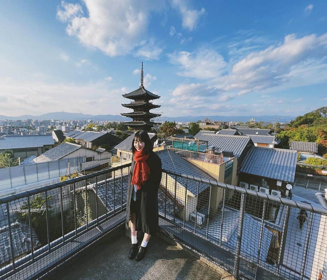 YAkU のインスタグラム：「一枚目は私で二枚目がアンさんのレタッチ🤳 ・ #3分間クッキング ←たけいさんのぱくりしちゃった☺️ ・ あんさんに会うの久しぶり、留学生同士でいつも楽しい撮影してくれます〜ありがたい縁ですね🎶」