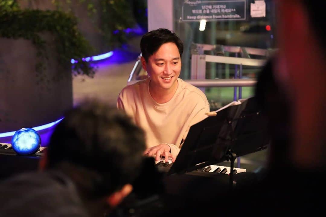 ホ・ジョンミンのインスタグラム：「#피아노맨」