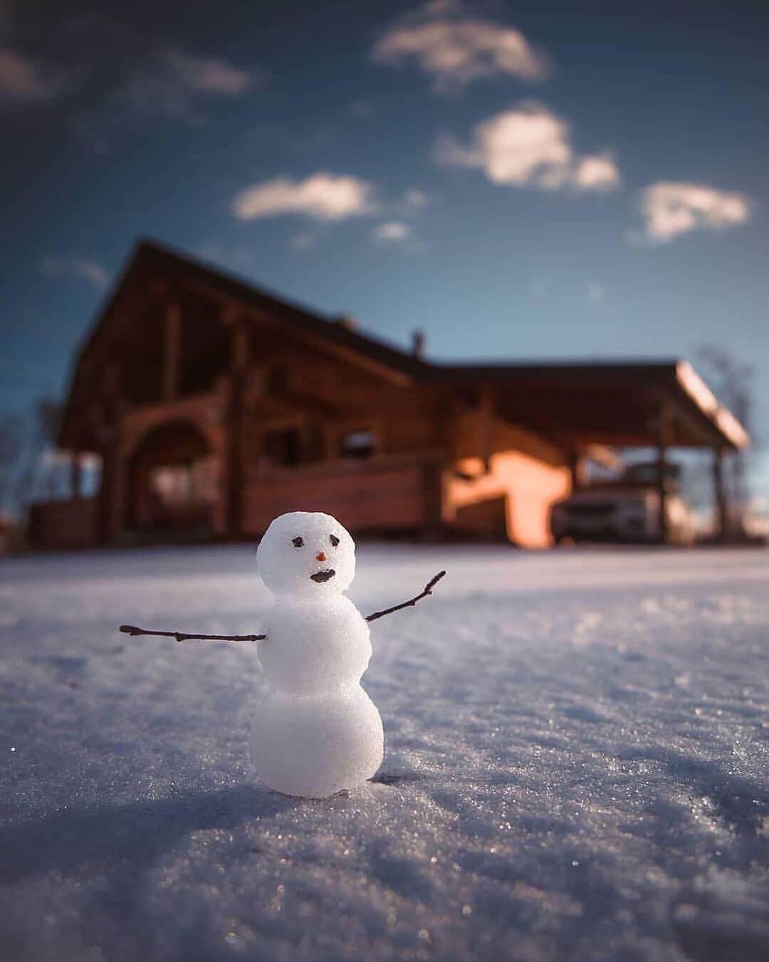 Canon Photographyさんのインスタグラム写真 - (Canon PhotographyInstagram)「Not much longer ❄️ ⛄️  Photography // @paul_hanninen  Curated by @steffeneisenacher  #snowman #finland #snow #winter #cold  #lapland」10月30日 0時41分 - cpcollectives