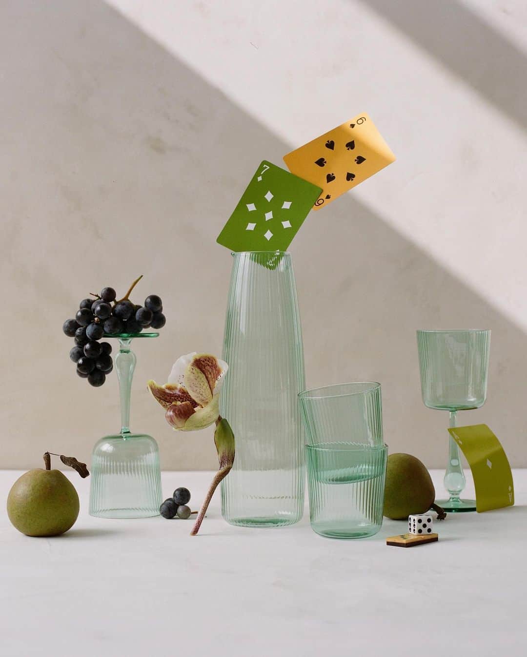 アリス・ガオのインスタグラム：「hi friends! i’m beyond chuffed to announce my collaboration with @randd.lab - i had the exciting opportunity to bring a new color into an already beautiful line-up of the brand’s colored glassware. “jade green” is not only a personal favorite color but also an elegant and timeless one (it was in fact inspired by a pair of vintage japanese glasses i once thrifted in paris!). much more content to come, but the pieces are available now on @randd.lab’s site. will link in bio. thank you, too, @annasurbatovich for your comradeship/collaboration on the styling 🍐.」