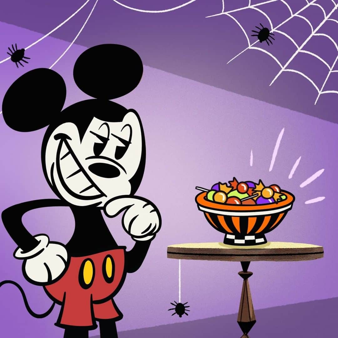 ミッキーマウスさんのインスタグラム写真 - (ミッキーマウスInstagram)「His trick is sneaking a treat! 😉🍬 What’s your favorite #Halloween candy?」10月30日 0時45分 - mickeymouse