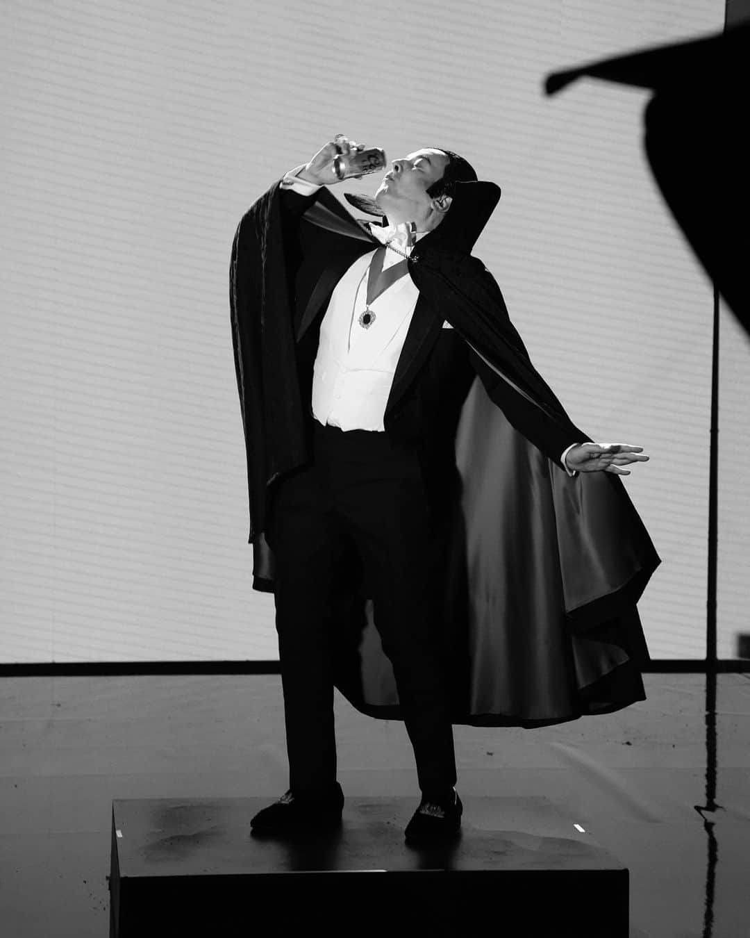 ジミー・ファロンさんのインスタグラム写真 - (ジミー・ファロンInstagram)「Dracula says... BYOB 🧛🏼🍻」10月30日 0時48分 - jimmyfallon