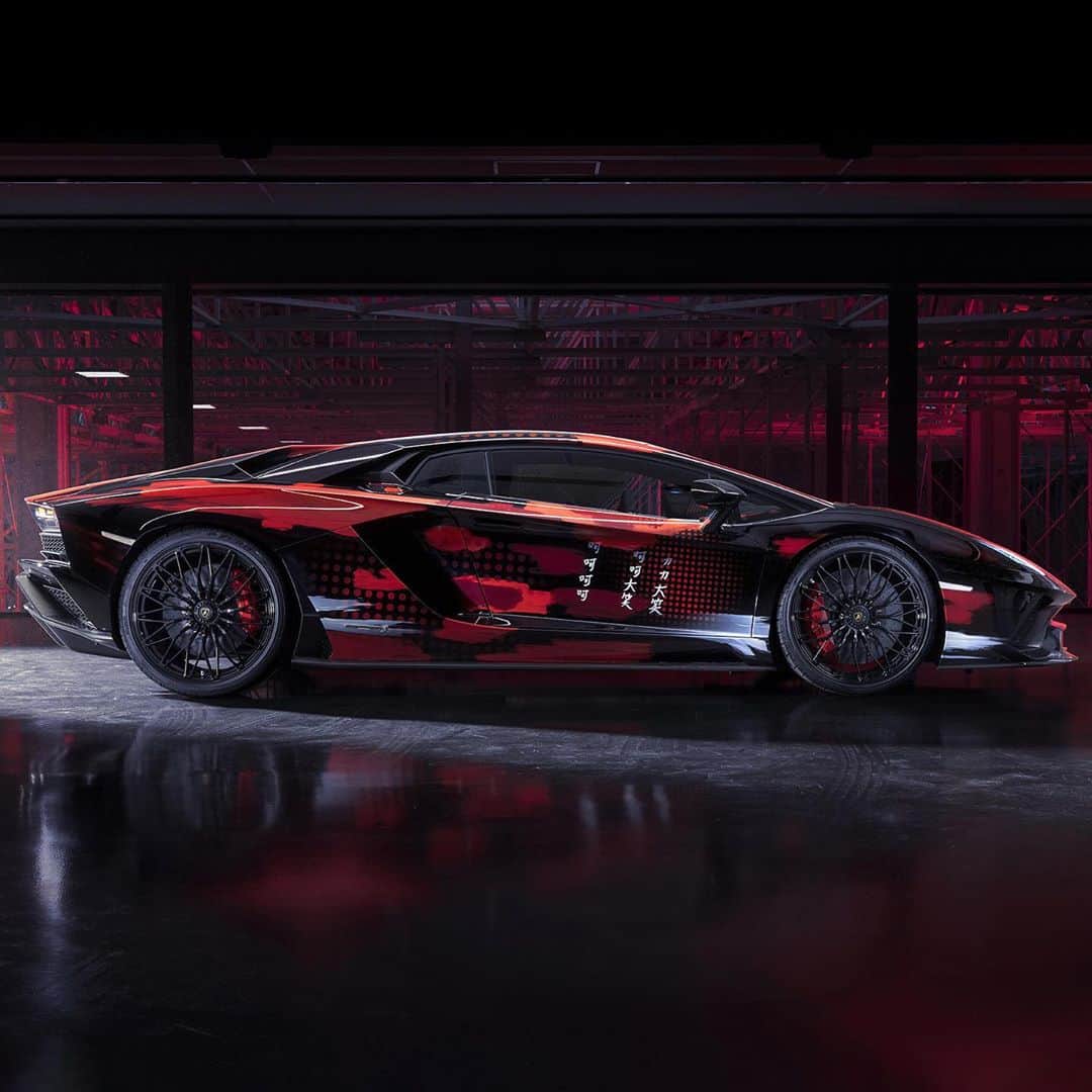 HYPEBEASTさんのインスタグラム写真 - (HYPEBEASTInstagram)「@hypebeastcarclub: @yohjiyamamotoofficial has now introduced his collaborative @lamborghini, coinciding with the Italian automaker’s new Japanese experiential retail outpost, THE LOUNGE TOKYO. Alongside the Japanese designers’ elevated Aventador S, the duo have prepped a special capsule collection to mark the occasion. The supercar features a streaked red and black wrap across the entire body, accented by stylized Katakana and Kanji text in contrasting white. The interior is, of course, black, but it’s also surprisingly loud, with plush suede bolstered by embroidered text and more hits of red. Click the link in bio for more info.⁠⠀ Photo: Lamborghini」10月30日 0時53分 - hypebeast