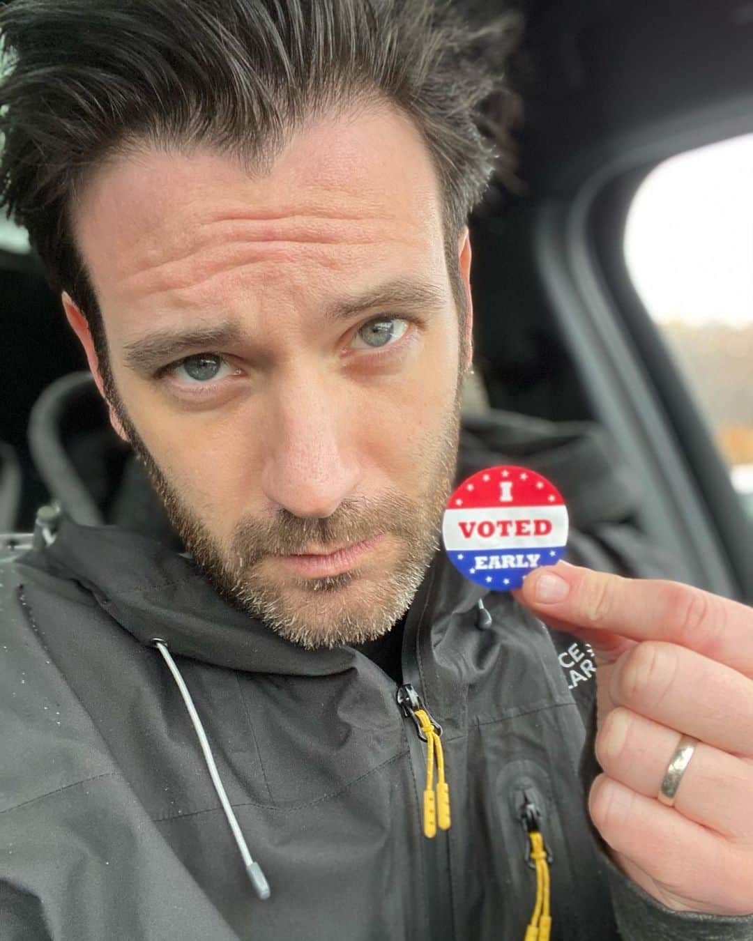 コリン・ドネルのインスタグラム：「I voted. Early and In Person. I voted blue. It feels good. •••• #bidenharris2020 #vote #votesaveamerica」
