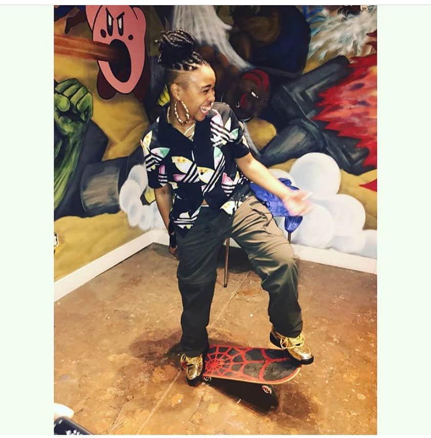 のインスタグラム：「LA Lights worn by @alexismychell - shining bright like the star she is! 🌟 #LAGearHighTops #ShineBright #Star #FashionPro #GreatStyle #HowIWearMyLAGears」