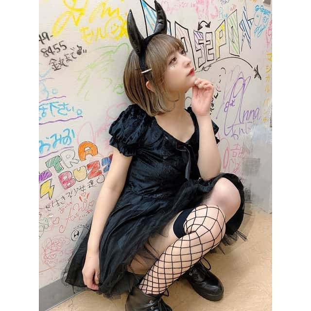 平松可奈子さんのインスタグラム写真 - (平松可奈子Instagram)「虹色の飛行少女 2ndワンマンライブリベンジ "Zeepダイバーシティ" 2月28日(日)が発表されました。 とても大きなステージ。 悔しかったワンマンライブリベンジ✈️ やっとまた目標が出来ました。 メンバーみんなステージで 泣いてたなあ😢 この日は平松可奈子推し 赤城希望推し大集合してほしいな、 応援よろしくお願いします。 チケットは明日30日の21時〜 . デビルになりました👿♡ . #ハロウィンコスプレ  #デビル #虹色の飛行少女 #にじいろぜっぷ0228」10月30日 1時00分 - 11kanaco14