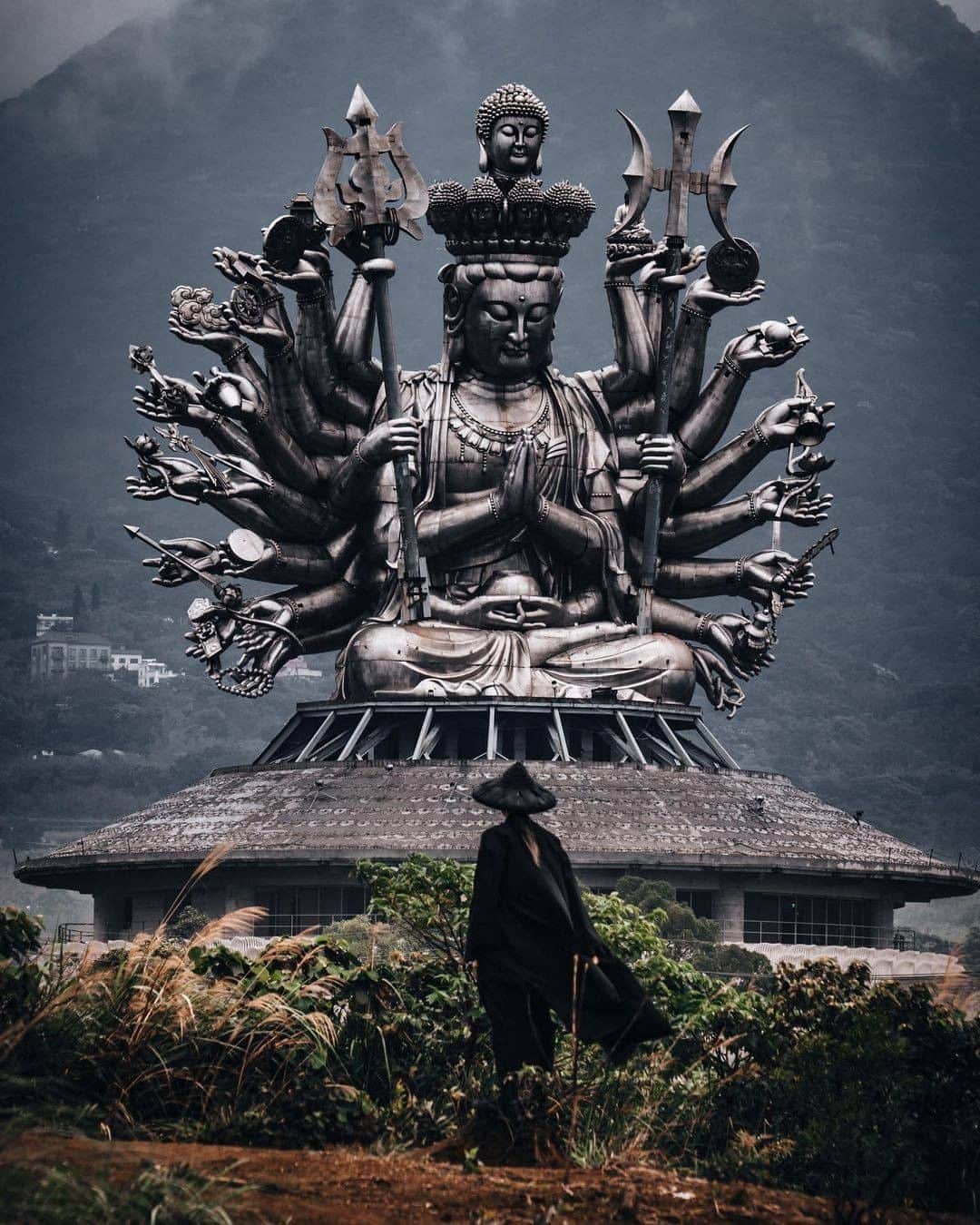 Discover Earthさんのインスタグラム写真 - (Discover EarthInstagram)「"Face the destiny and faith, it is the way of being strong. Endowed with indomitable will, bearing up well against all the challenges." #discovertaiwan🇹🇼 with @rkrkrk   . . . . #statue  #sculpture  #statues  #photographer  #blackandwhite  #holiday  #instagram  #summer  #instatravel  #artist  #travelgram  #museum  #beautiful  #history  #photo  #instagood  #picoftheday  #sky  #trip  #city  #nature  #love  #travelphotography  #photooftheday  #architecture  #photography  #taiwan  #taipei」10月30日 1時00分 - discoverearth