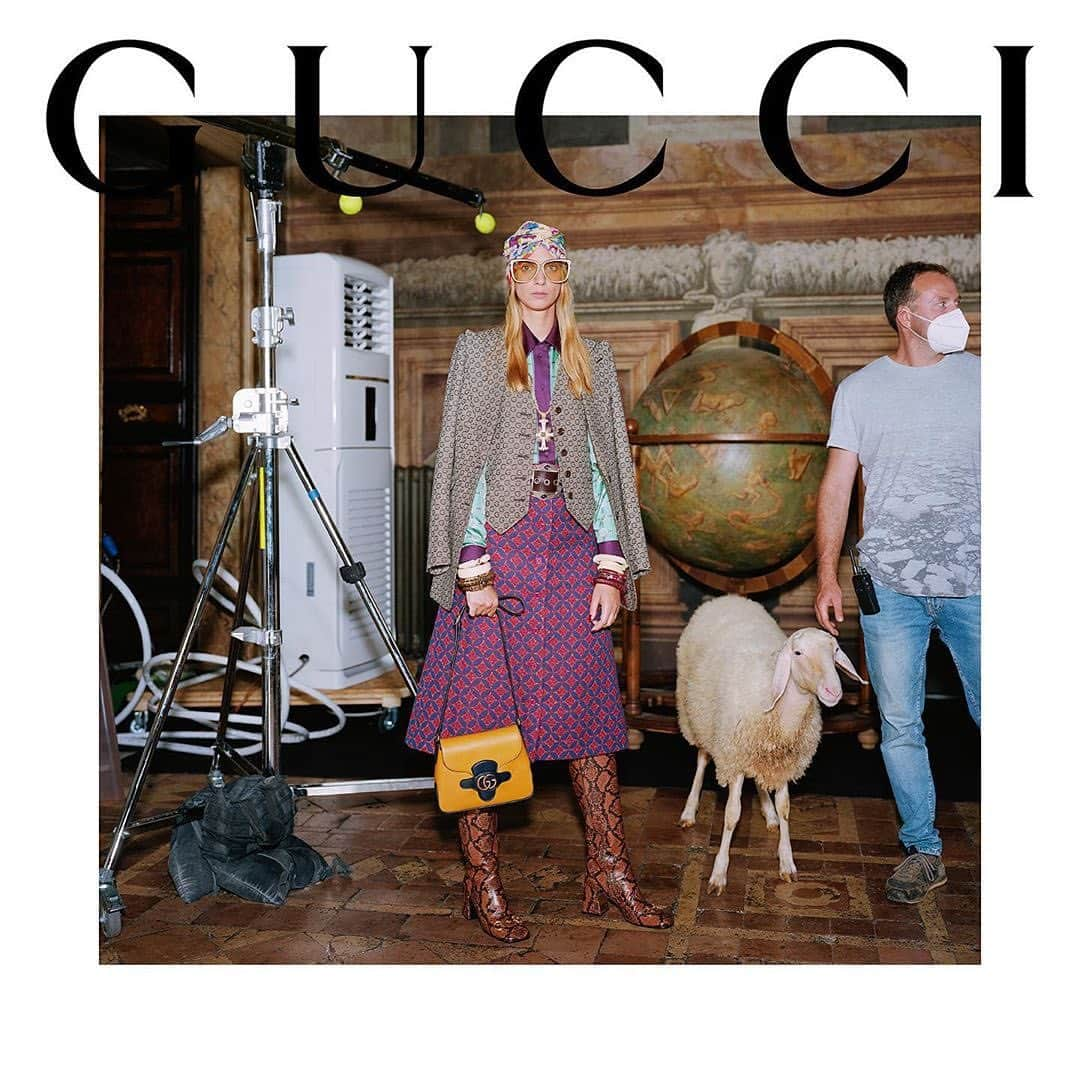 Blonde Saladさんのインスタグラム写真 - (Blonde SaladInstagram)「“Those who wear the clothes are the ones who create them”🧵 As the last act of the story aimed at leaving behind and converting the old fashion’s rules, @gucci and @alessandro_michele made the design team for the latest #gucciepilogue campaign the exceptional endorsers of the collection🌈 LINK IN BIO to discover more #theblondesalad #gucci」10月30日 1時16分 - theblondesalad